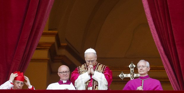 Jakie były pierwsze słowa papieża Leona XIV do wiernych?