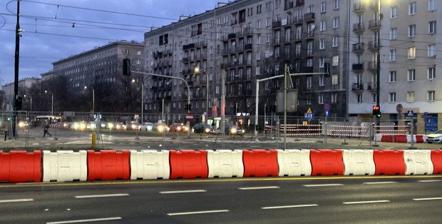Utrudnienia w dwóch dzielnicach Warszawy. Kierowcy pojadą objazdami [MAPY]