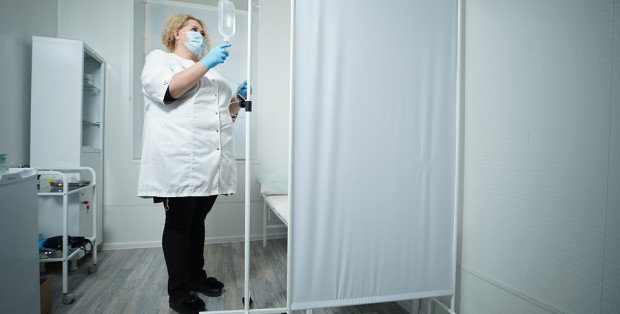 „Są najbardziej narażone na agresję”. Dzisiaj obchodzimy Międzynarodowy Dzień Pielęgniarek