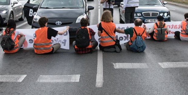 Ostatnie Pokolenie na S8. GDDKiA zawiadomiła prokuraturę ws. blokady aktywistów