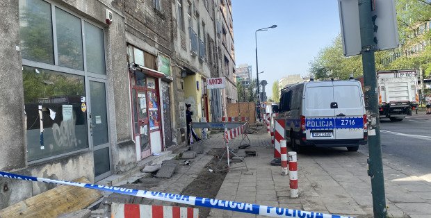 Ciała czterech mężczyzn w pustostanie przy Grzybowskiej. Policja zatrzymała podejrzanego