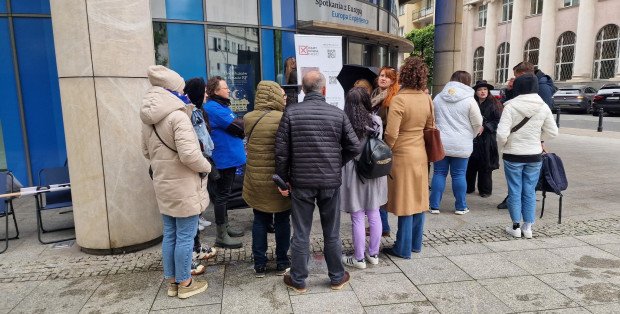 „Dość nazywania przemocy konfliktem”. Protest przed siedzibą Komisji Europejskiej