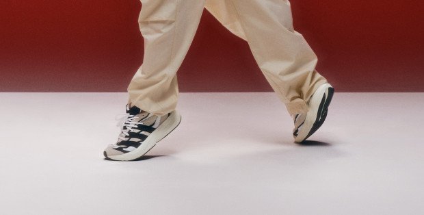 Jakie buty do mom jeans sprawdzą się najlepiej? Poradnik stylu