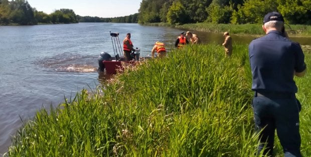 Piąty dzień poszukiwań wędkarza. Nad Narew przyjechali płetwonurkowie