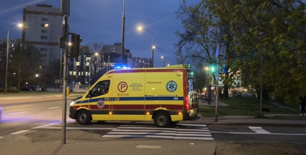 Sięgnął po telefon i wypadł z 8. piętra. Szczegóły wypadku 18-latka