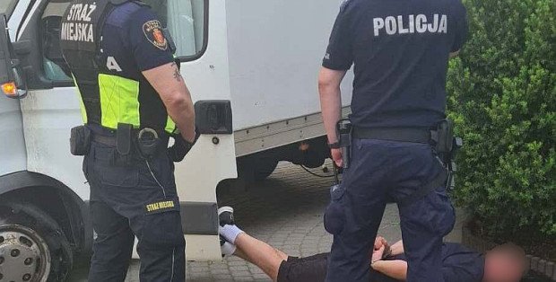 Miał wjechać dostawczakiem w budynek sądu. Są zarzuty i areszt dla Michała Ż.