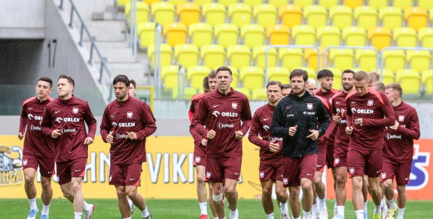 To on będzie kapitanem reprezentacji Polski w meczu z Finlandią? Ekspert: Jest najbardziej doświadczony