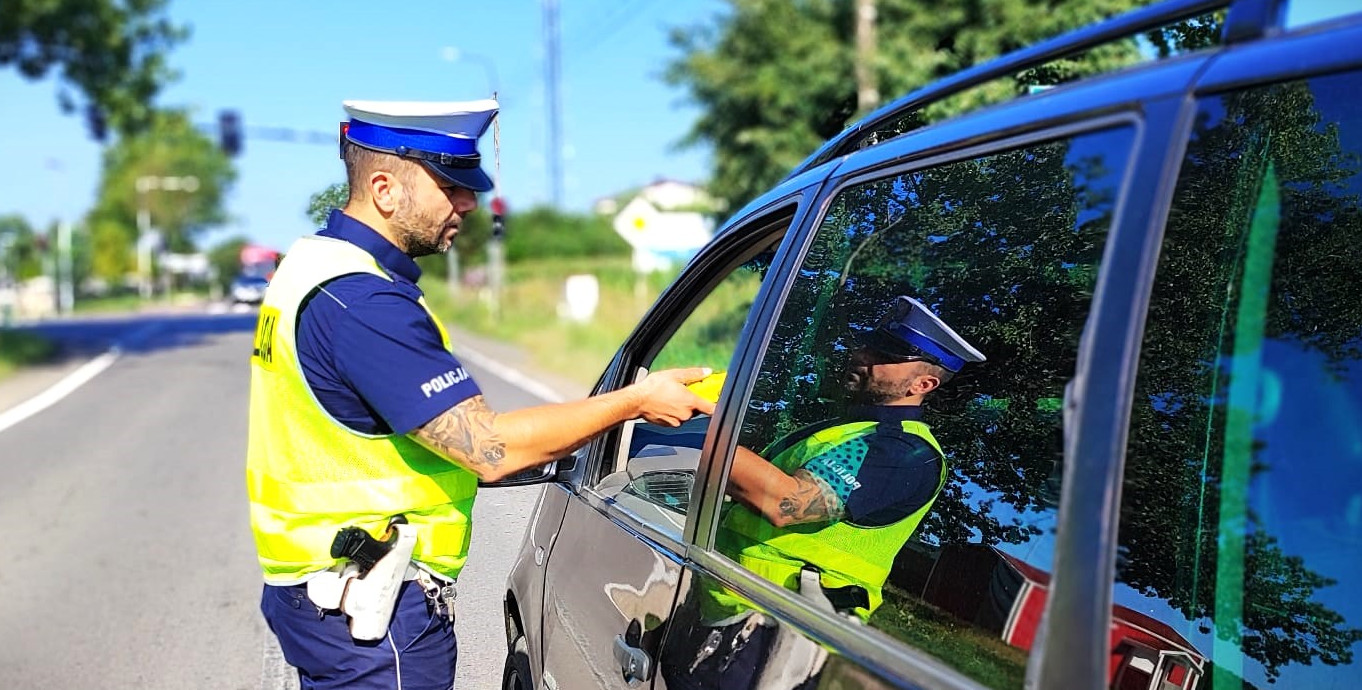 Policjanci z językiem ukraińskim i pierwszeństwo dla uchodźców. Ratusz i policja dementują