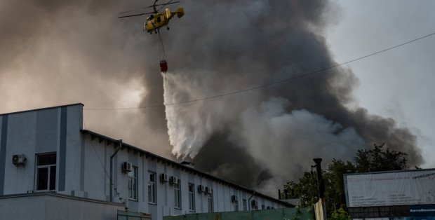 Zełenski. Atak Rosji na Kijów jednym z największych od początku wojny