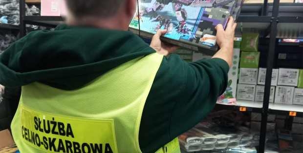 Fikcyjne faktury na ponad 61 mln zł i szef gangu z zarzutami