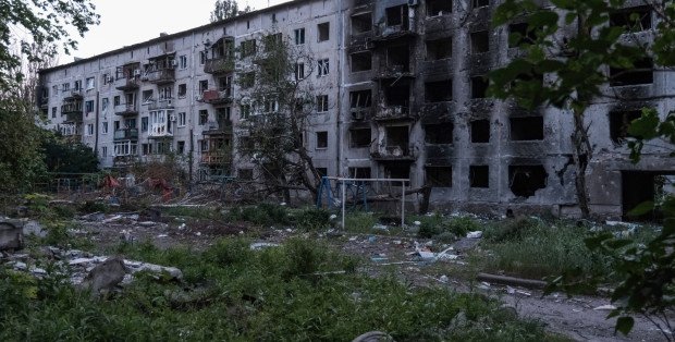 Trzy osoby zginęły w atakach Rosji na Charków