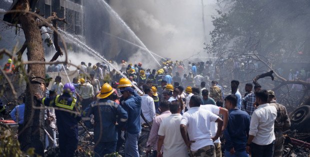 Katastrofa samolotu w Indiach. Ciała ponad 100 osób przetransportowano do szpitala w Ahmadabadzie