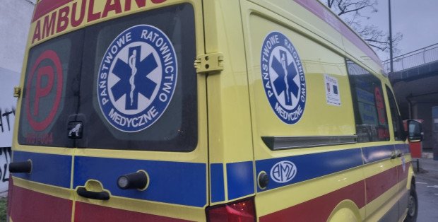 Samochód wjechał w szpital w Otwocku. Nie żyje jedna osoba