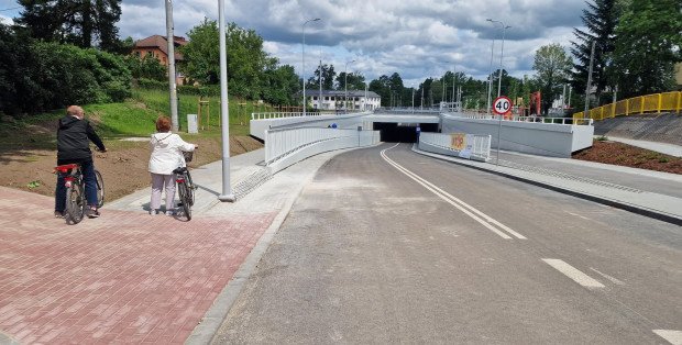 Skończą się korki przed przejazdem kolejowym. Tunel w Sulejówku już otwarty