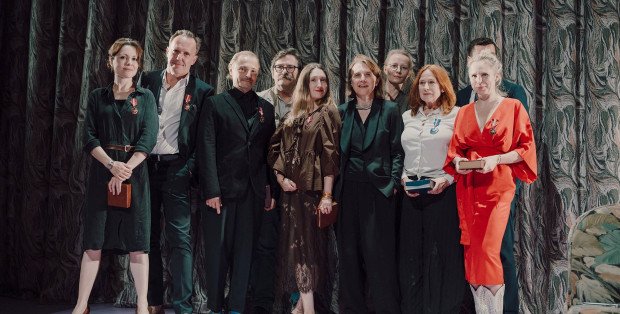 Artyści Teatru Powszechnego w Warszawie odznaczeni medalami „Gloria Artis” przez MKiDN