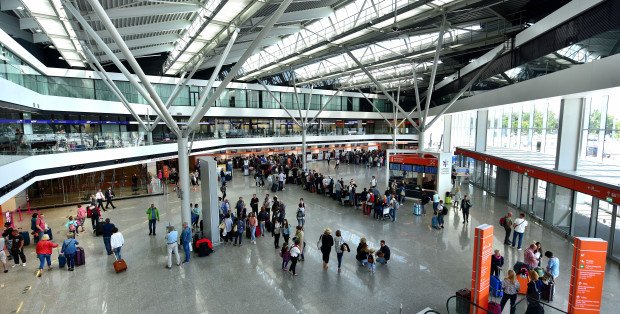 Ewakuacja na Lotnisku Chopina. Trwa akcja służb państwowych i lotniskowych