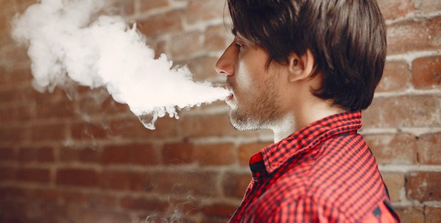 Zakaz sprzedaży e-papierosów osobom do 18 lat. Prezydent podpisał ustawę