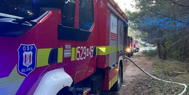 Czarne kłęby dymu nad Mławą. Pali się składowisko opon