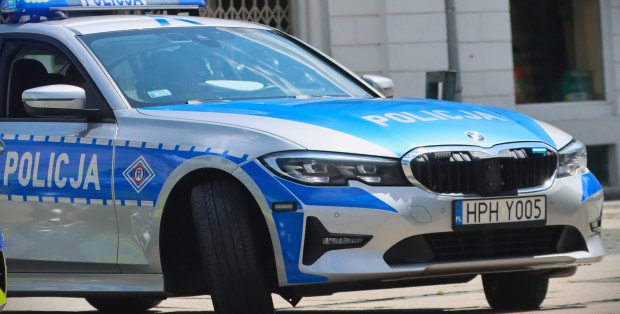 Potrącił policjanta i staranował dwa samochody. Okazało się, ze jest poszukiwany listem gończym