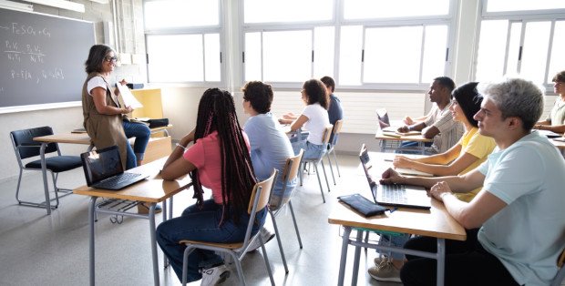 Brak satysfakcji z obecnej pracy? Daj sobie szansę i podejmij się przebranżowienia