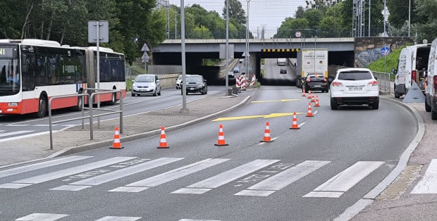 Zmiany w ruchu w Radomiu. Zaczął się remont wiaduktu nad al. Grzecznarowskiego