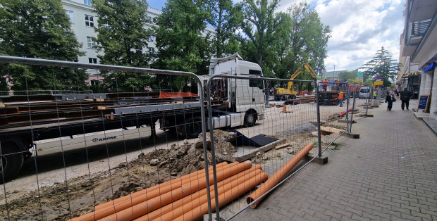 Hałaśliwa budowa na Mokotowie. Mieszkańcy: zaczynają o 6 rano, wibrują nam mieszkania