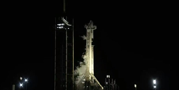 Start rakiety Falcon 9 z Polakiem Sławoszem Uznańskim-Wiśniewskim [ZOBACZ]