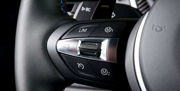 7 funkcji auta, z których kierowcy rzadko korzystają – a mogą uratować sytuację