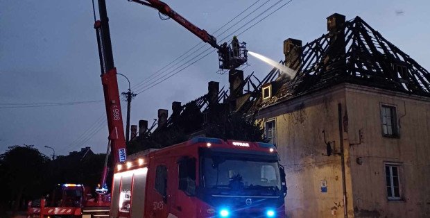 Co z mieszkańcami spalonego budynku w Mławie? Po pożarze bez domu 70 osób