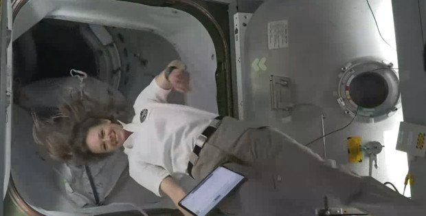 Otwarcie włazów na ISS. Zobacz pierwsze kroki S. Uznańskiego-Wiśniewskiego w kosmosie