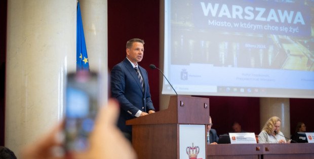Prezydent Warszawy z wotum zaufania. „Warszawa wciąż się rozwija”