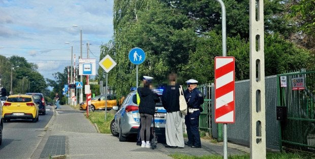 Kontrole „jeźdźców hulajnóg”. 15-latka uderzyła w mur, 13-latek wyprzedzał TIR-a