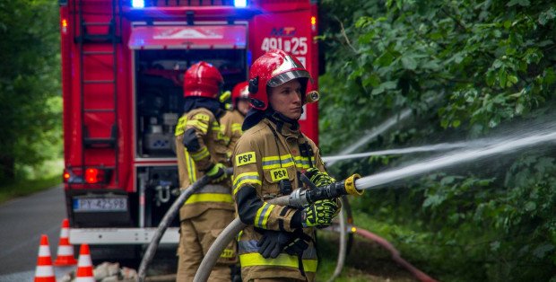 Pożar hali magazynowej w Kałuszynie ugaszony. Nikt nie został ranny