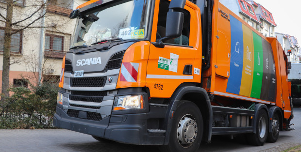 Warszawiacy znów zapłacą więcej za śmieci? Obniżona stawka niepewna