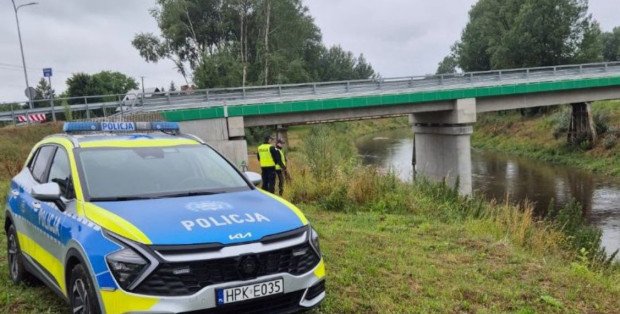 Ciało w spalonym aucie k. Garwolina. Pierwsze ustalenia policji