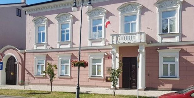 Zarzuty dla policjanta, który groził taksówkarzowi z Ukrainy