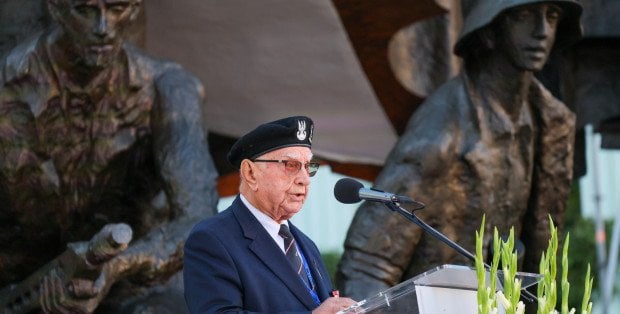 Uroczysta msza święta i Apel Pamięci przed pomnikiem Powstania Warszawskiego