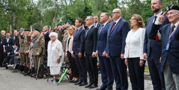 Przed pomnikiem Gloria Victis oddano hołd Powstańcom