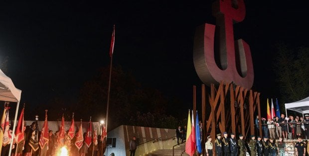 Zapłonął ogień na Kopcu Powstania Warszawskiego