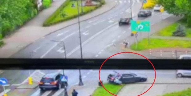 24-latek „pod wpływem” wjechał w pieszych na chodniku [NAGRANIE]