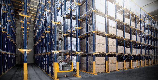 Na co zwrócić uwagę przy wyborze regałów magazynowych?
