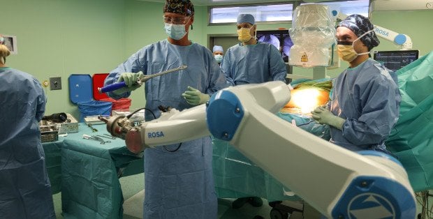 Ramię robotyczne i pionierski zabieg w Szpitalu Bródnowskim