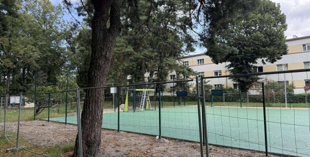 Zamiast libacji wielofunkcyjne boisko. Zmiany na osiedlu Poligon w Zielonce