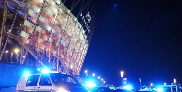 Banderowska flaga i szarpaniny na koncercie Maxa Korzha. Zatrzymanych ponad 100 osób