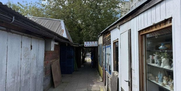 Bazar przy ul. Broniewskiego do wyburzenia, ale wróci w nowej odsłonie