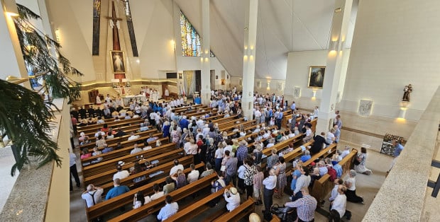 Warszawa. Ksiądz z parafianami obrócił 20 mln zł? Jest akt oskarżenia