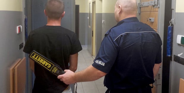 Jechał zygzakiem na rowerze i przewoził mefedron. Usłyszał już zarzuty