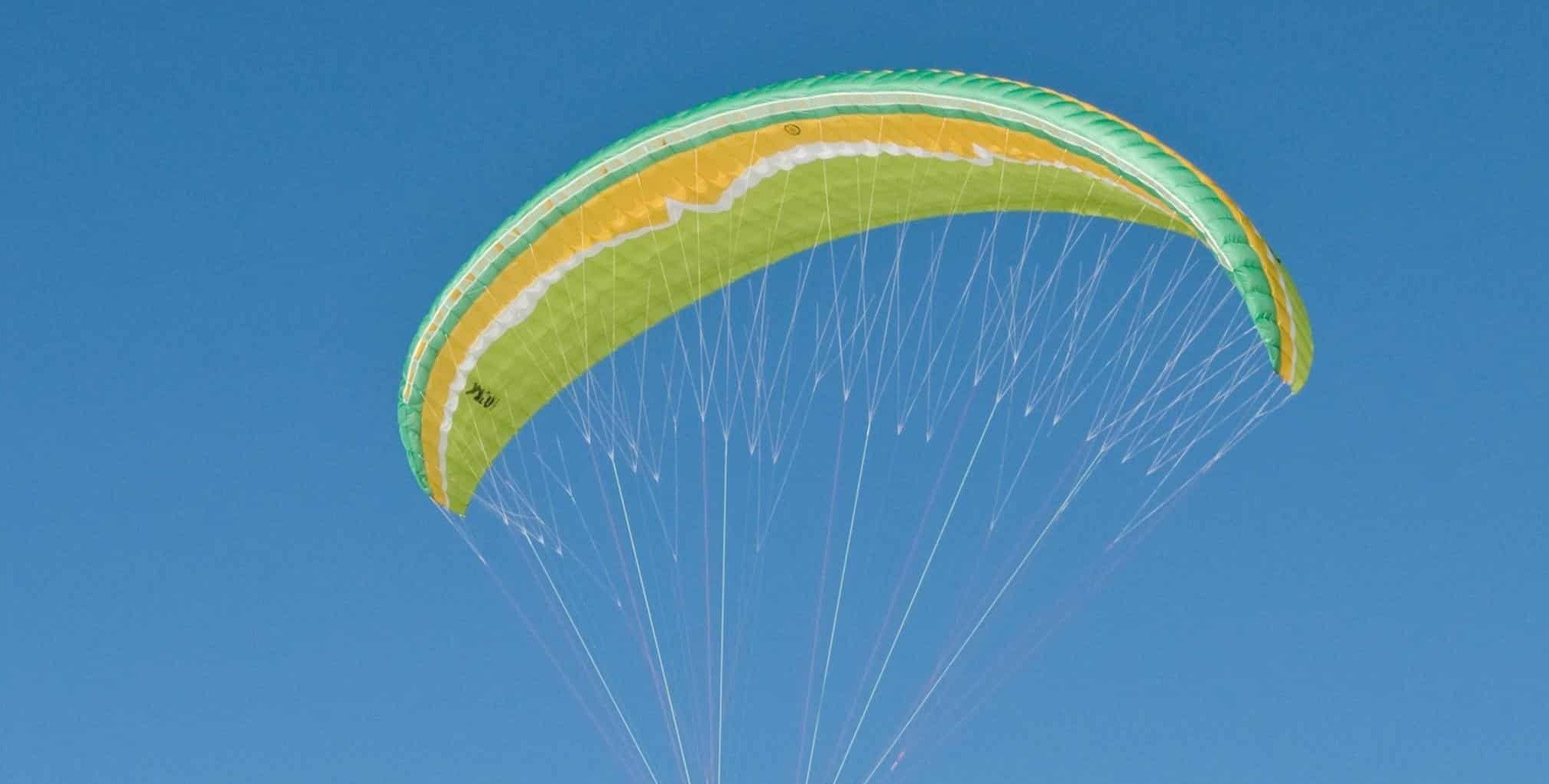 Zderzenie dwóch spadochroniarzy. Lądowął śmigłowiec LPR