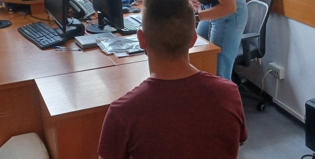 Z siekierą włamał się do sklepu. Trafił w ręce policji