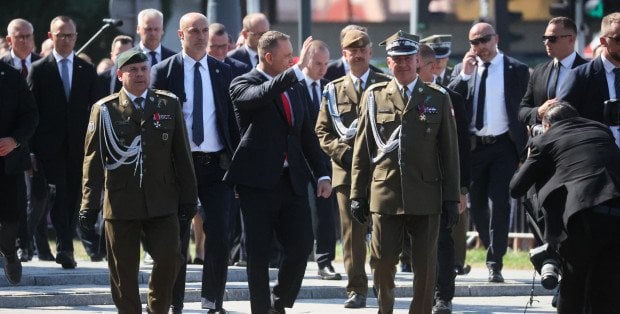 Uroczysta odprawa przed Grobem Nieznanego Żołnierza